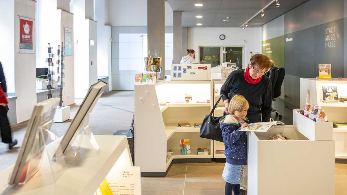 Besuch Besuch im Museumshop